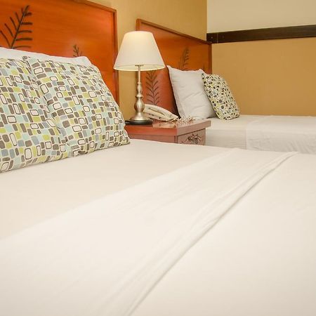 Hotel Residencial Cervantes David Bagian luar foto