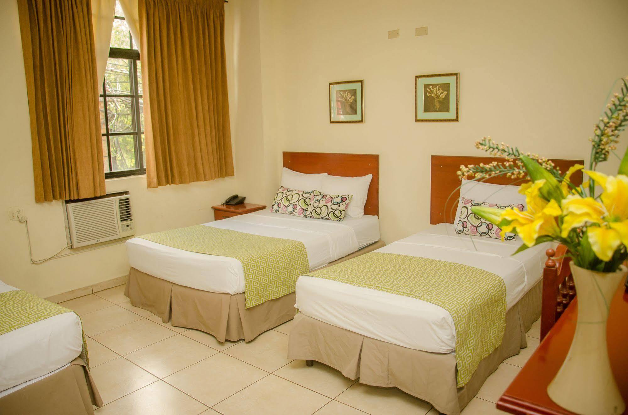 Hotel Residencial Cervantes David Bagian luar foto