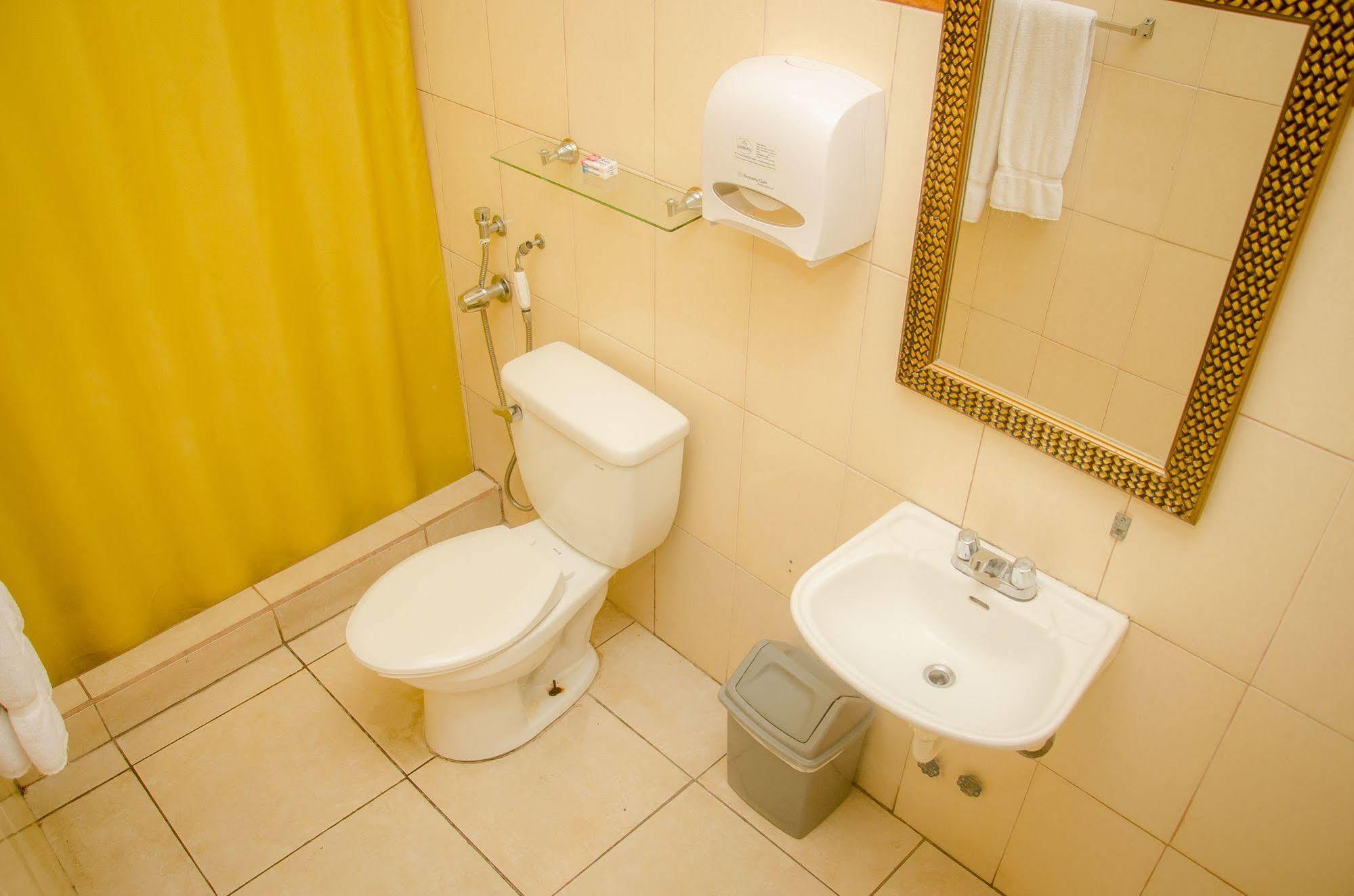 Hotel Residencial Cervantes David Bagian luar foto