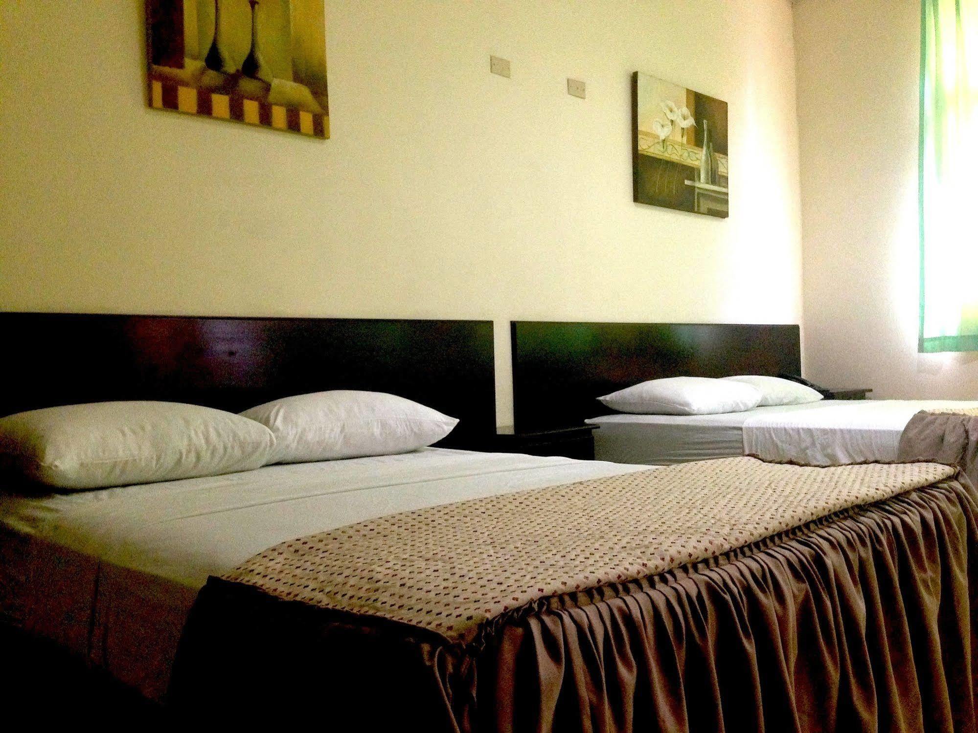 Hotel Residencial Cervantes David Bagian luar foto