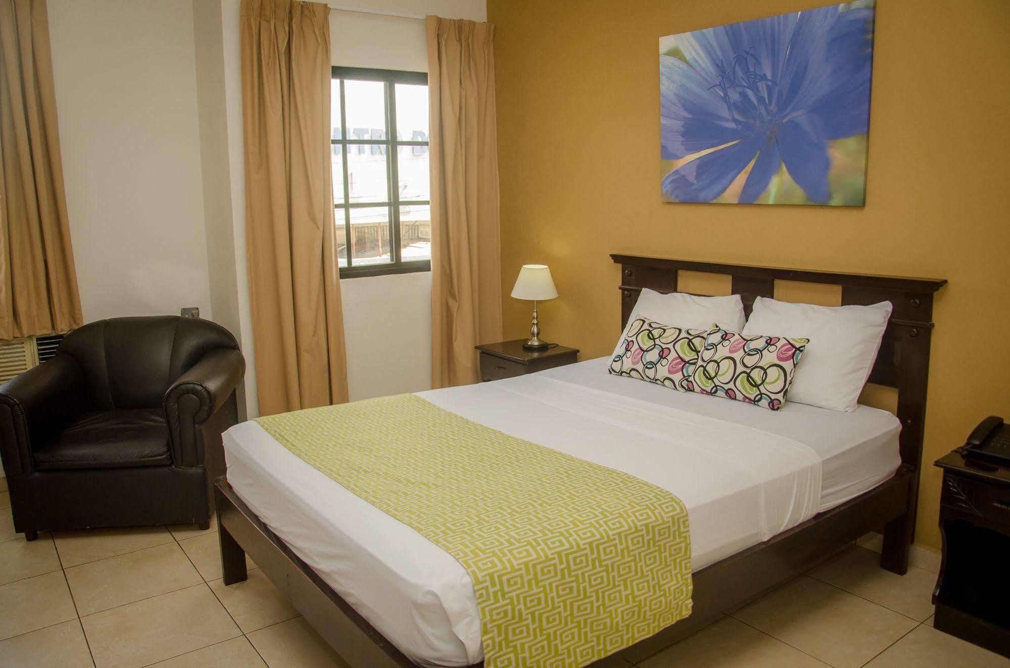 Hotel Residencial Cervantes David Bagian luar foto