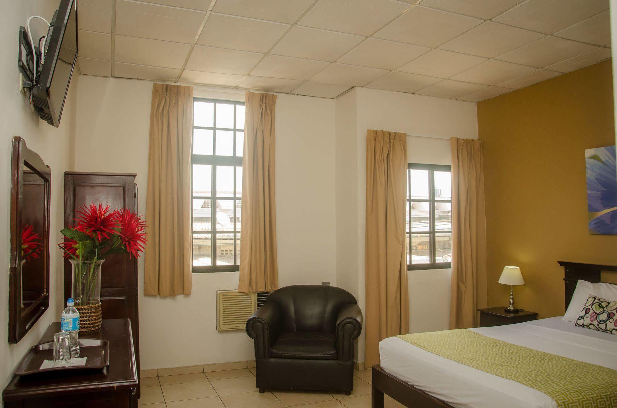 Hotel Residencial Cervantes David Bagian luar foto