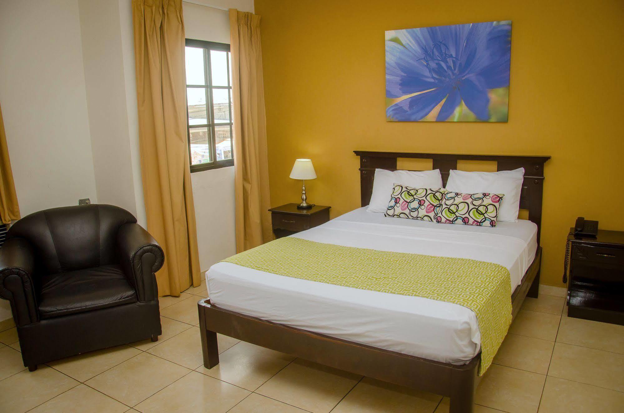 Hotel Residencial Cervantes David Bagian luar foto