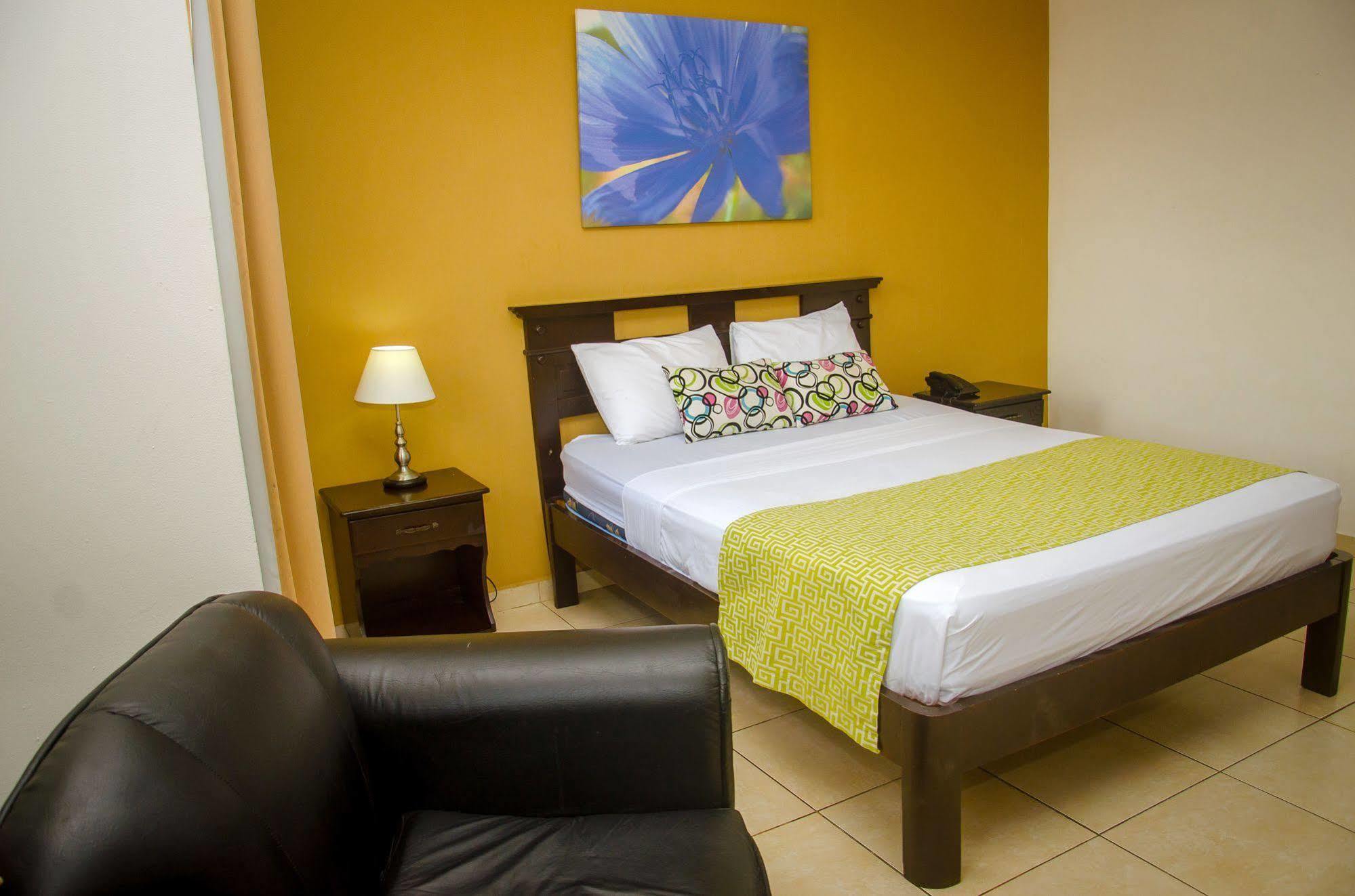 Hotel Residencial Cervantes David Bagian luar foto