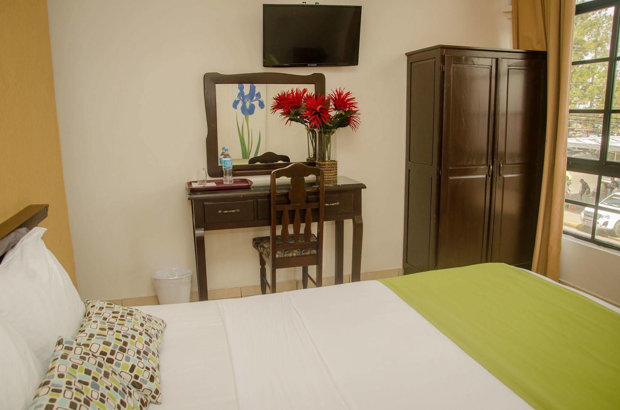 Hotel Residencial Cervantes David Bagian luar foto