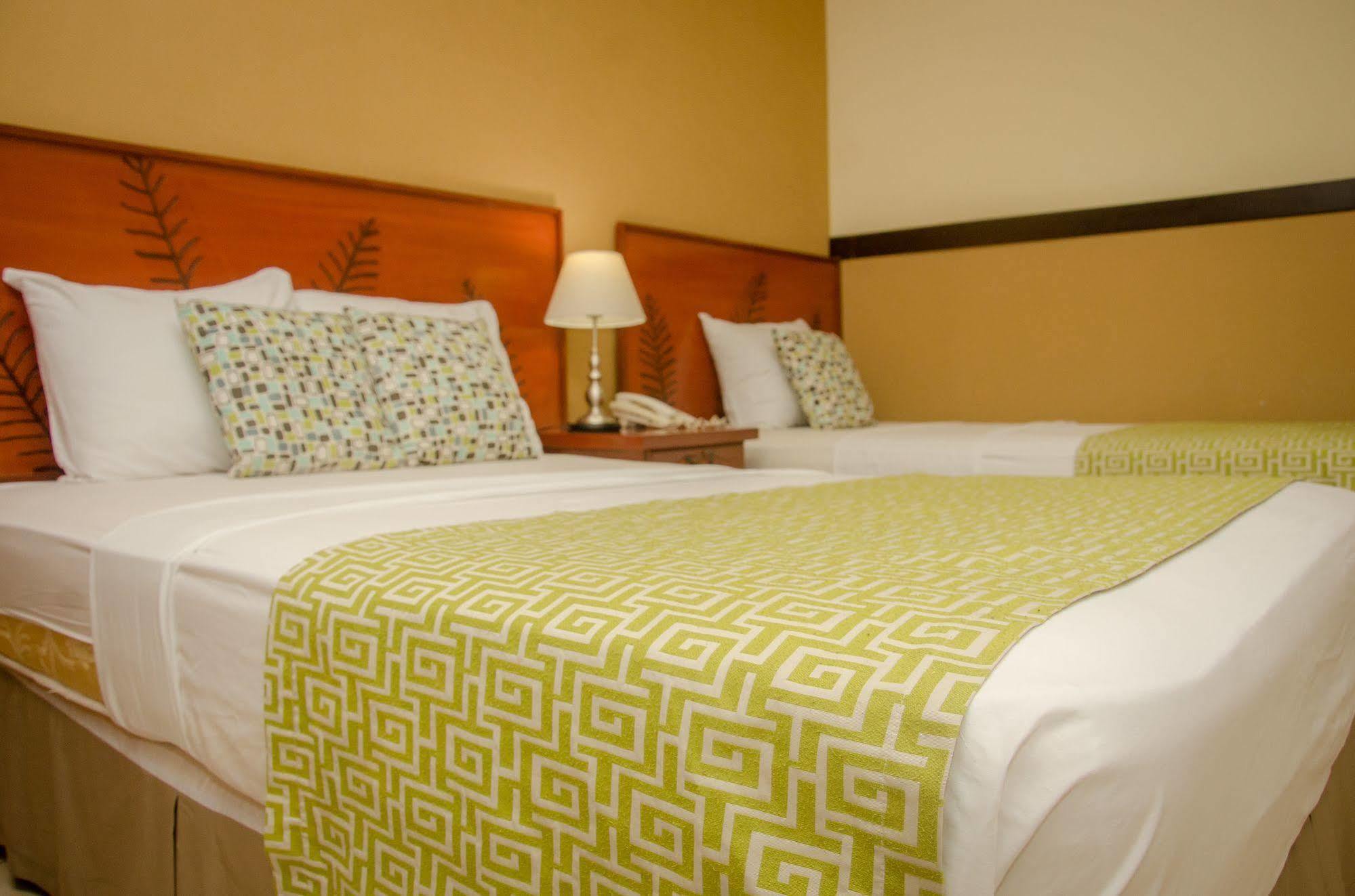 Hotel Residencial Cervantes David Bagian luar foto