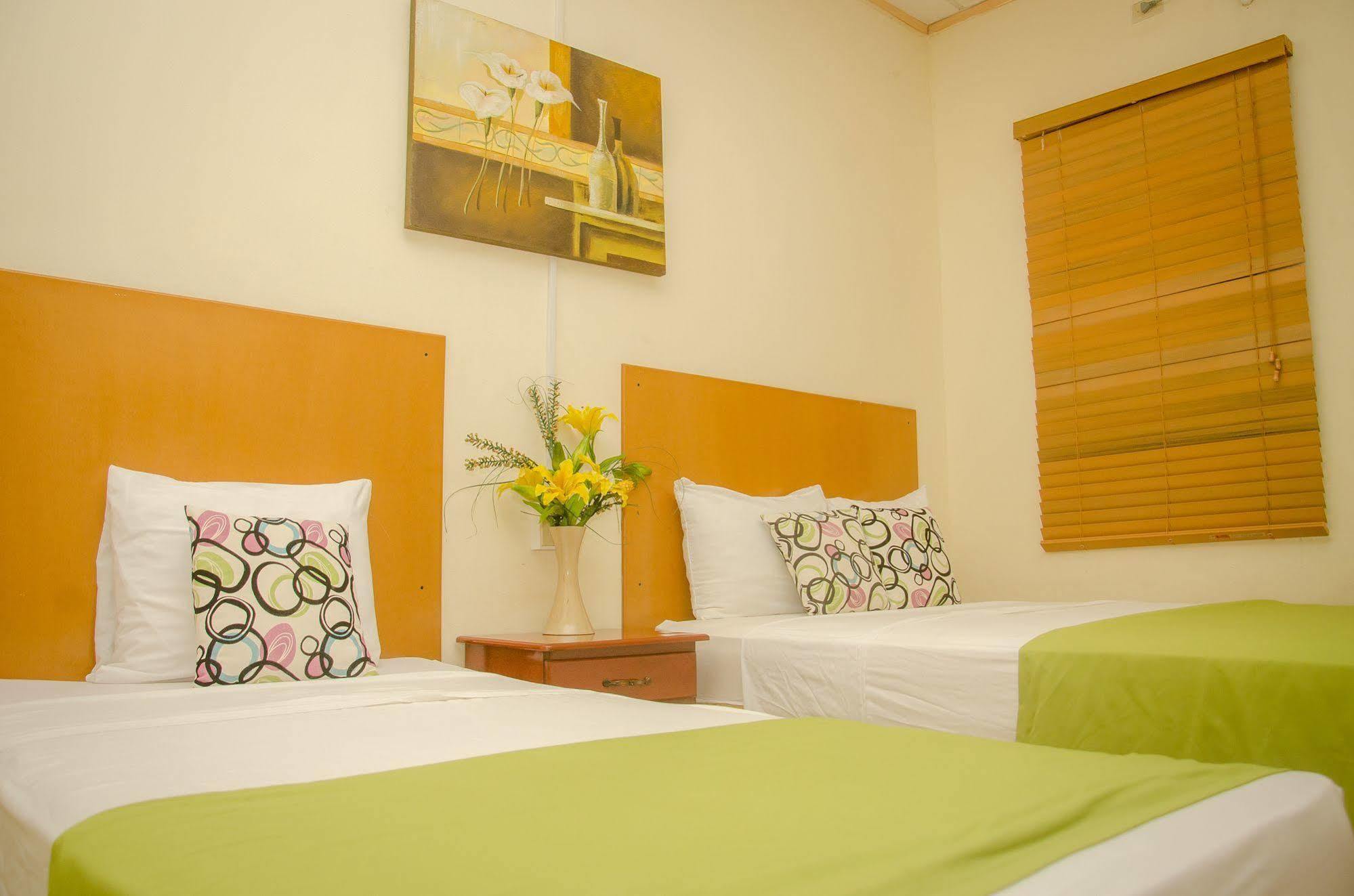 Hotel Residencial Cervantes David Bagian luar foto