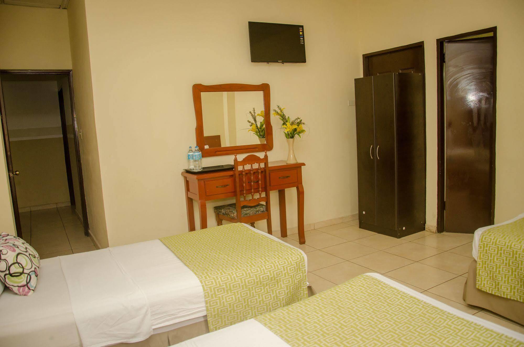 Hotel Residencial Cervantes David Bagian luar foto
