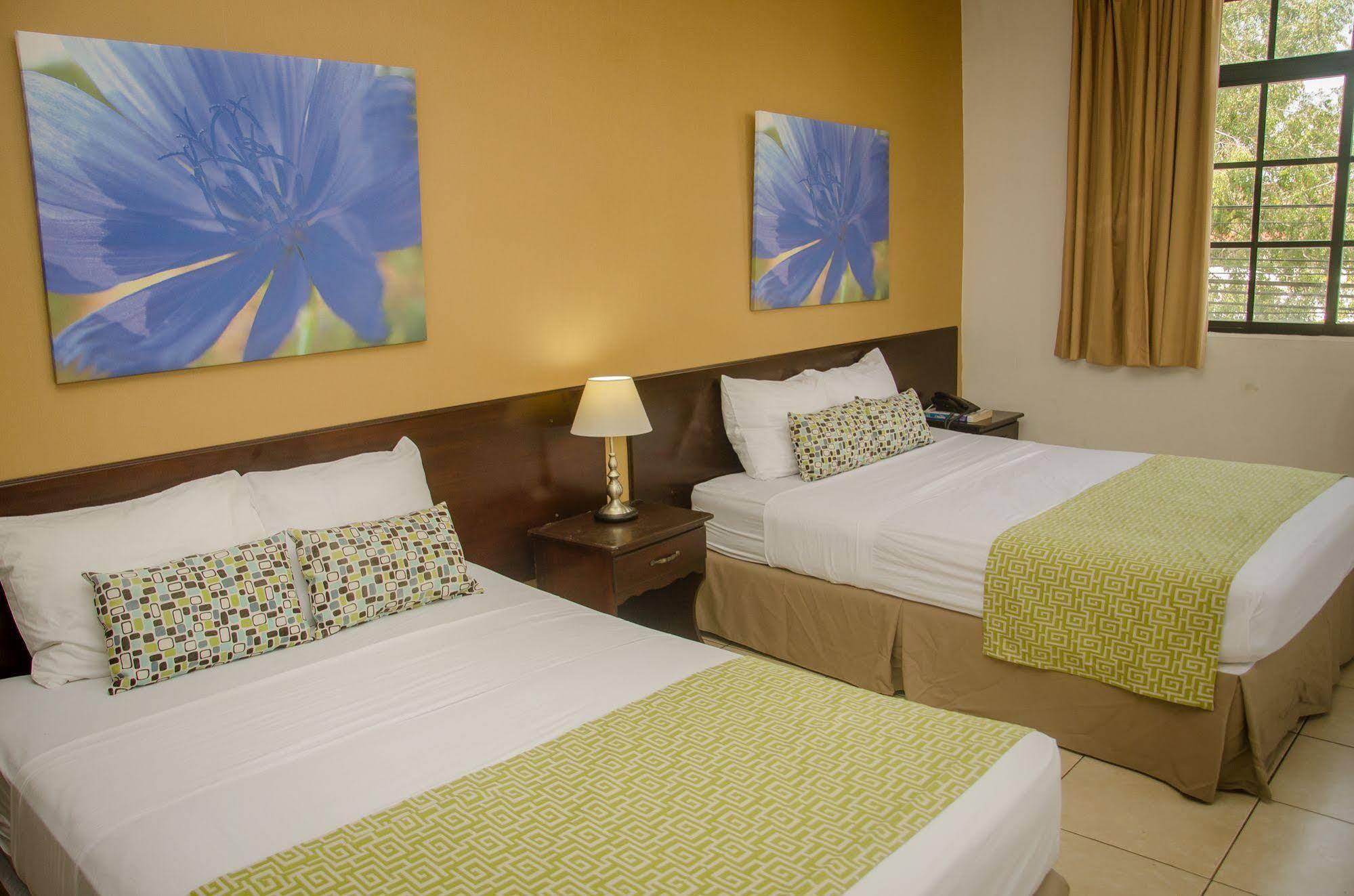 Hotel Residencial Cervantes David Bagian luar foto