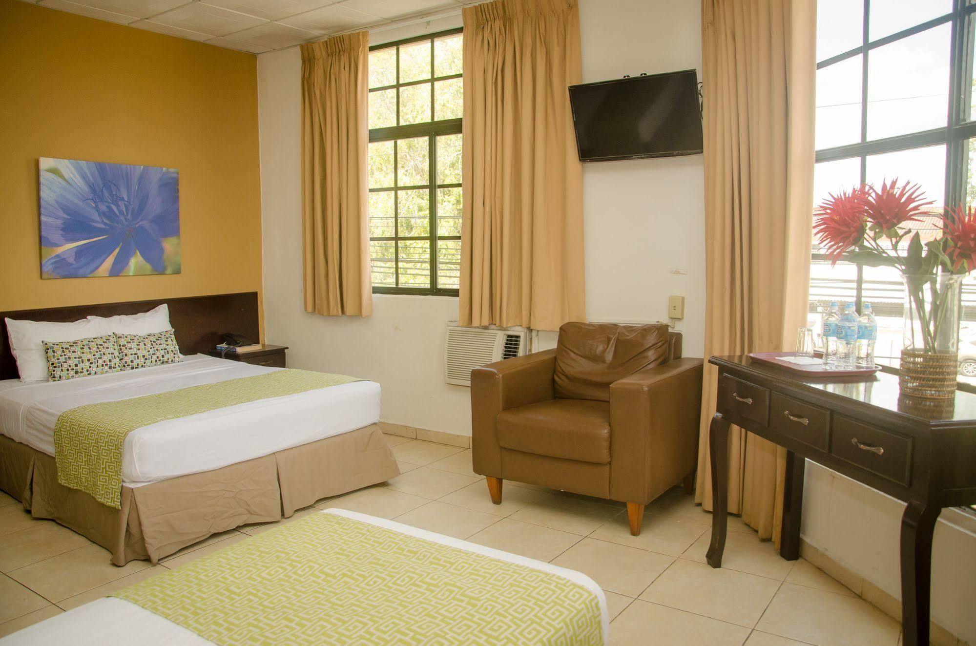 Hotel Residencial Cervantes David Bagian luar foto